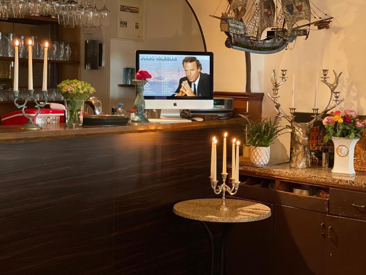 The Burgklause Boutique Hotel Linz am Rhein Bagian luar foto