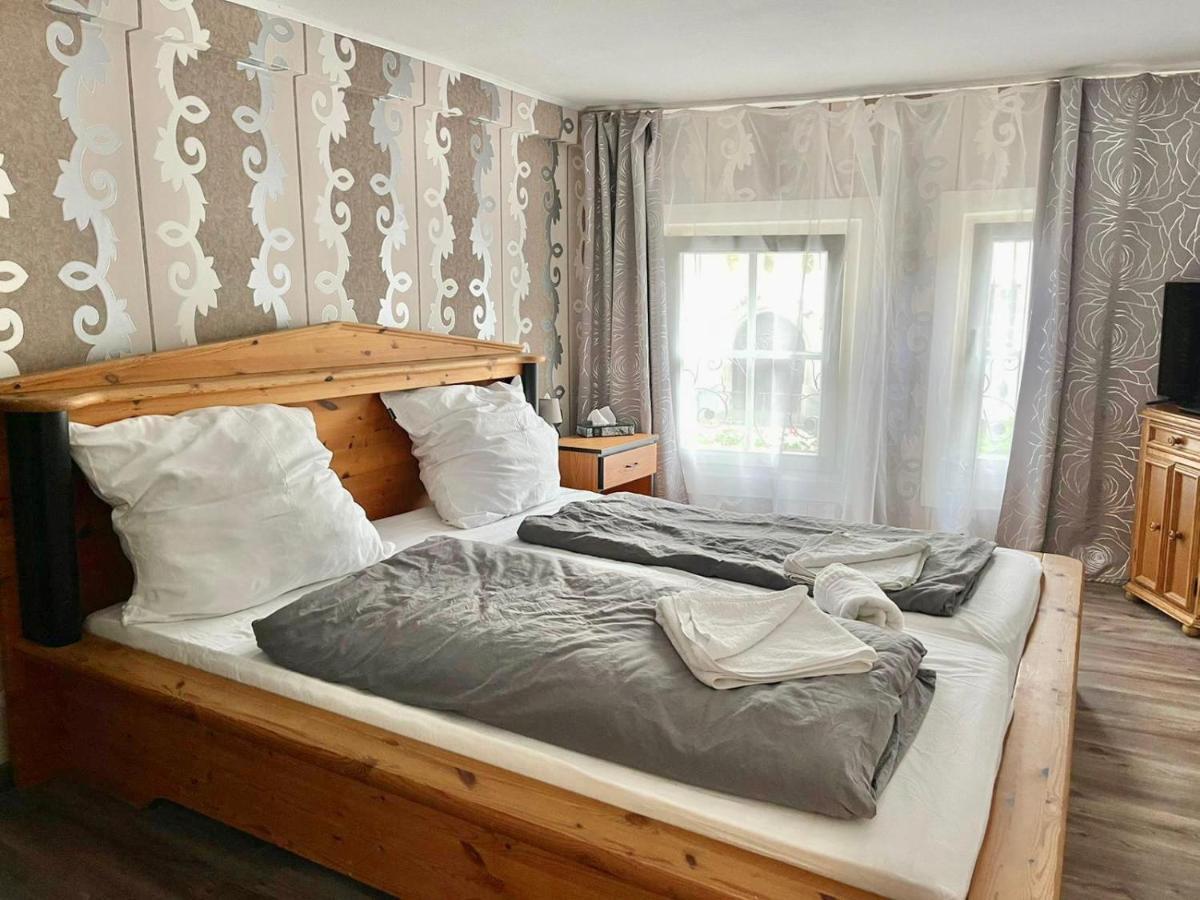 The Burgklause Boutique Hotel Linz am Rhein Bagian luar foto