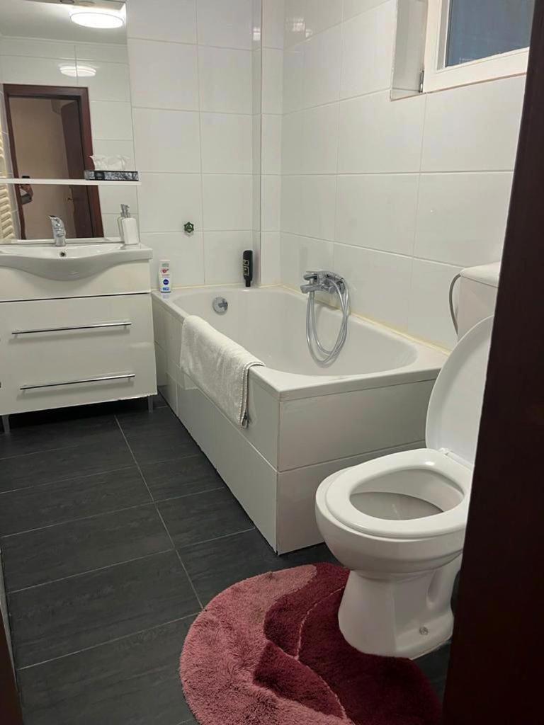 The Burgklause Boutique Hotel Linz am Rhein Bagian luar foto