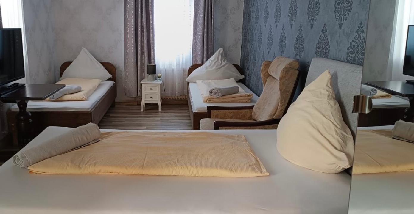 The Burgklause Boutique Hotel Linz am Rhein Bagian luar foto